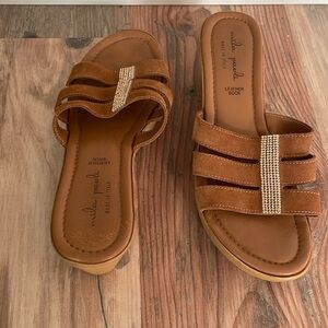 Womens light tan Wedge. Size 9. Mila Paoli.